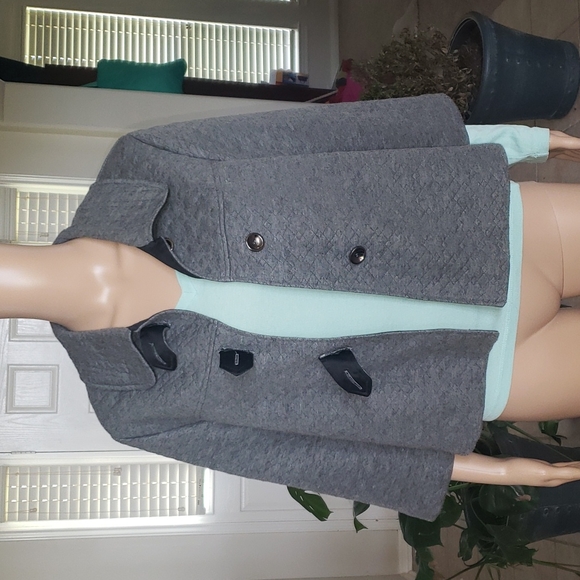 rqt Jackets & Blazers - R.Q.T. L quilted light weight cropped cardi quarter sleeve